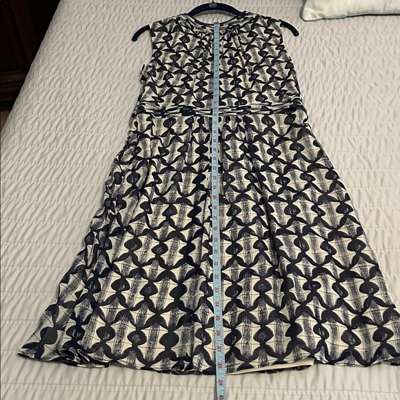 Tory Burch Sleeveless Silk Dress - w faux wrap skirt. Size 8 - Picture 11 of 11